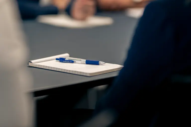 V-R Gruppen er din forsikringsmægler som sørger for de rette forsikringer, med de rette dækninger, til den bedste pris.